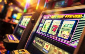 Live casino với các trò chơi hấp dẫn như baccarat, roulette và poker trực tiếp